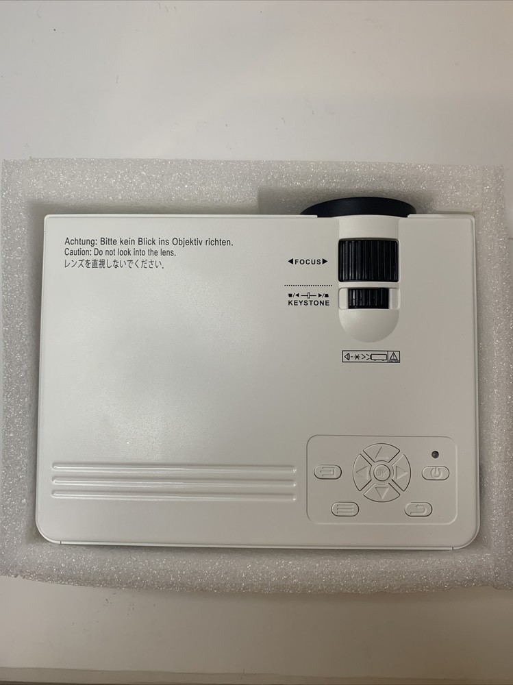 NIB Jinhoo Mini Projector White with a projection screen PJ0551