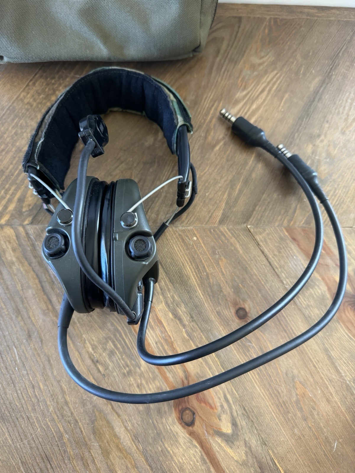 MSA SORDIN 75311 Dual Comms Headset and Carrying Case -Brittle Wire sleeve-