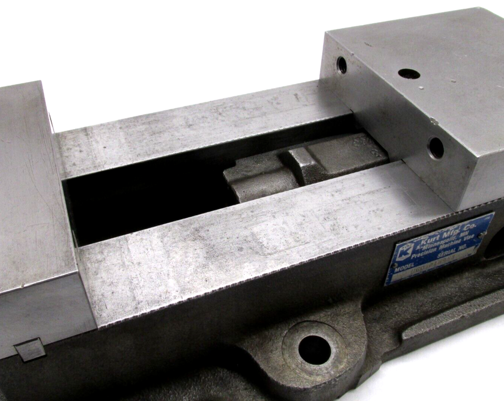 KURT ANGLOCK 6" MILLING MACHINE VISE - #D60