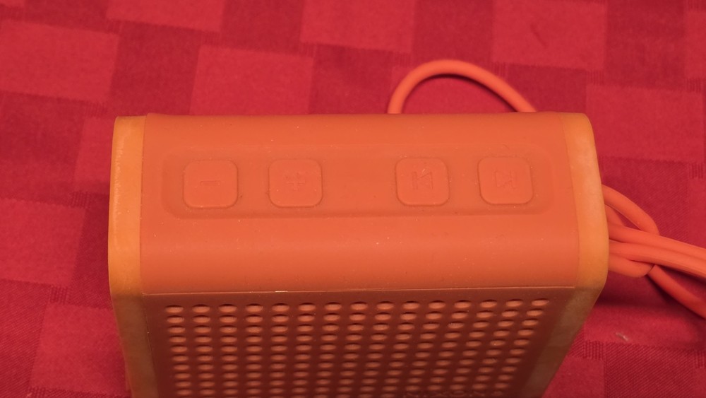 Nixon Wireless Bluetooth Speaker RARE Mini Blaster PINK