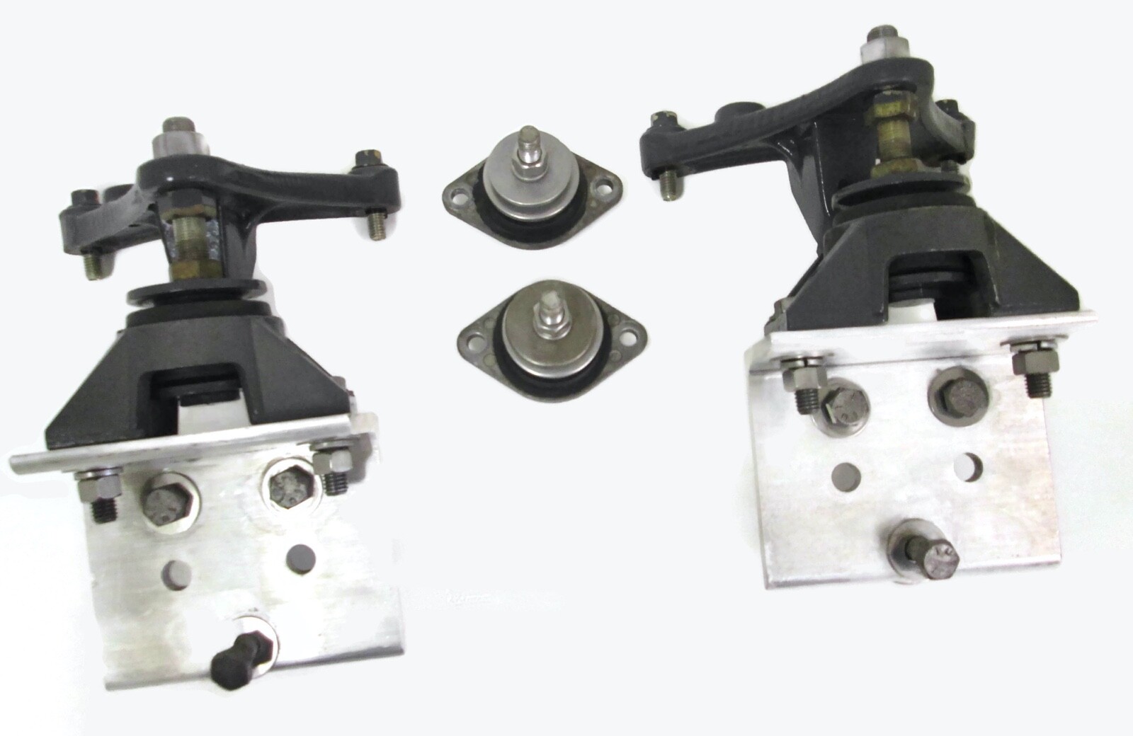 3853805 3853806 V8 OMC King Cobra Marine Engine 2 SETS Motor Mounts & Brackets