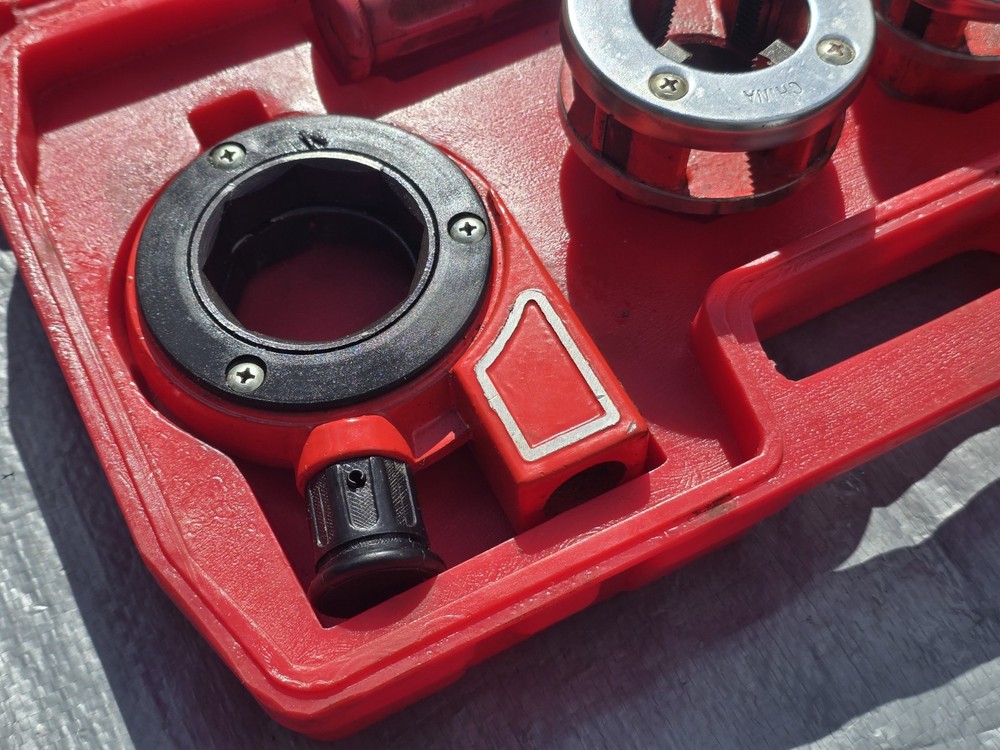 Ratchet Pipe Threader Kit Ratcheting Pipe Threading Tool Set w/ 3 Dies