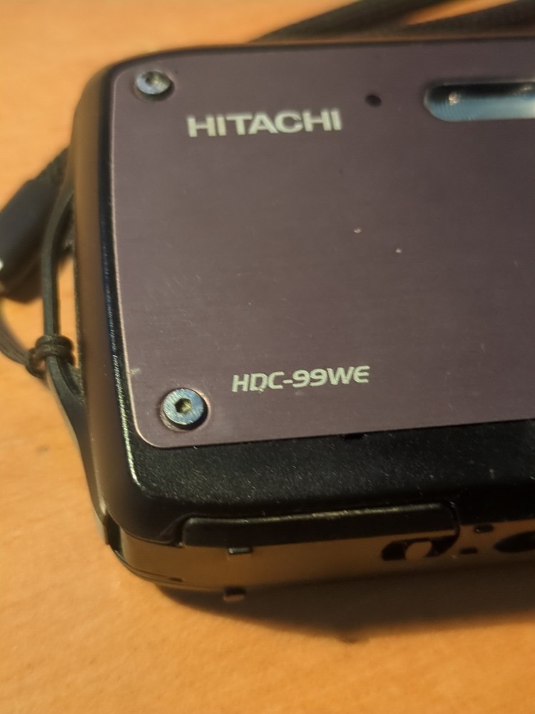 Hitachi HDC-99WE 9.0MP Digital Camera (Tested Working)
