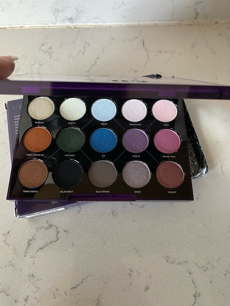 Urban Decay Distortion Eyeshadow Palette