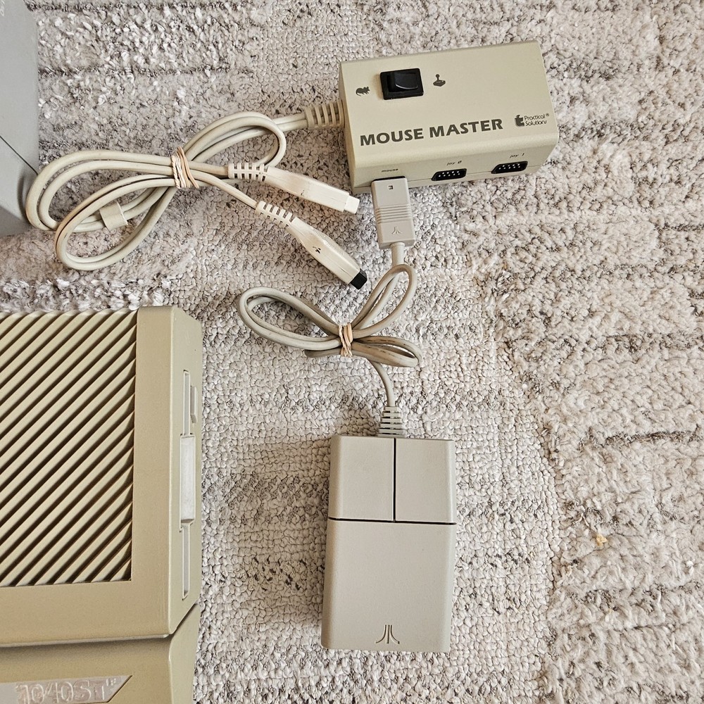 Atari 1040ST Computer Bundle w/ SC1224 Monitor