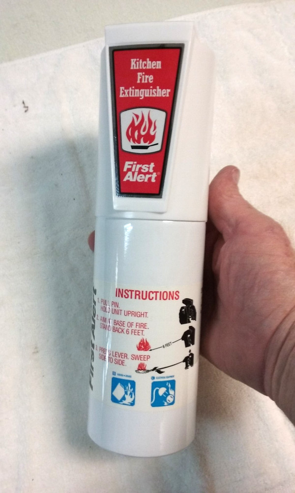 First Alert Kitchen Fire Extinguisher KFE2S5 Tested Fully Charged