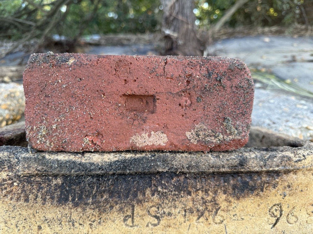 RECLAIMED BRICK VINTAGE ANTIQUE Rectangle Frog