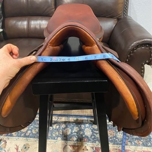 17” Pessoa Close Contact Jumping Saddle- Medium Tree