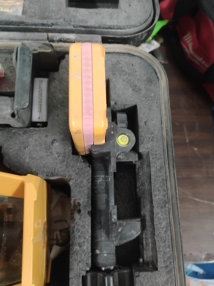 HVR 505r Laser Level W/Case