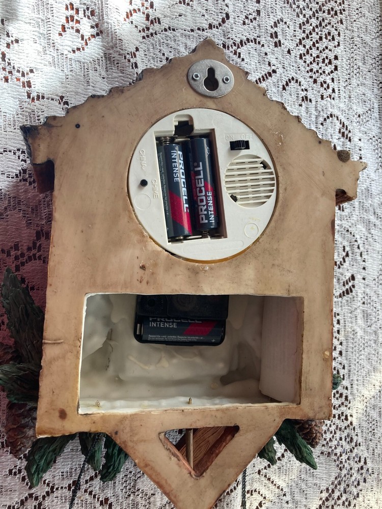 WMG 2005 Rustic FREEDOM Eagle Cuckoo quartz Chime Clock with pinecones