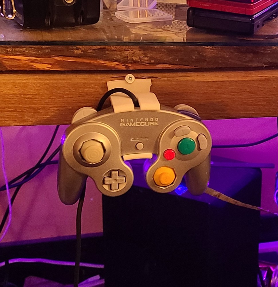 Nintendo GameCube Controller Wall Mount Clip Holder Hanger Bracket with Logo