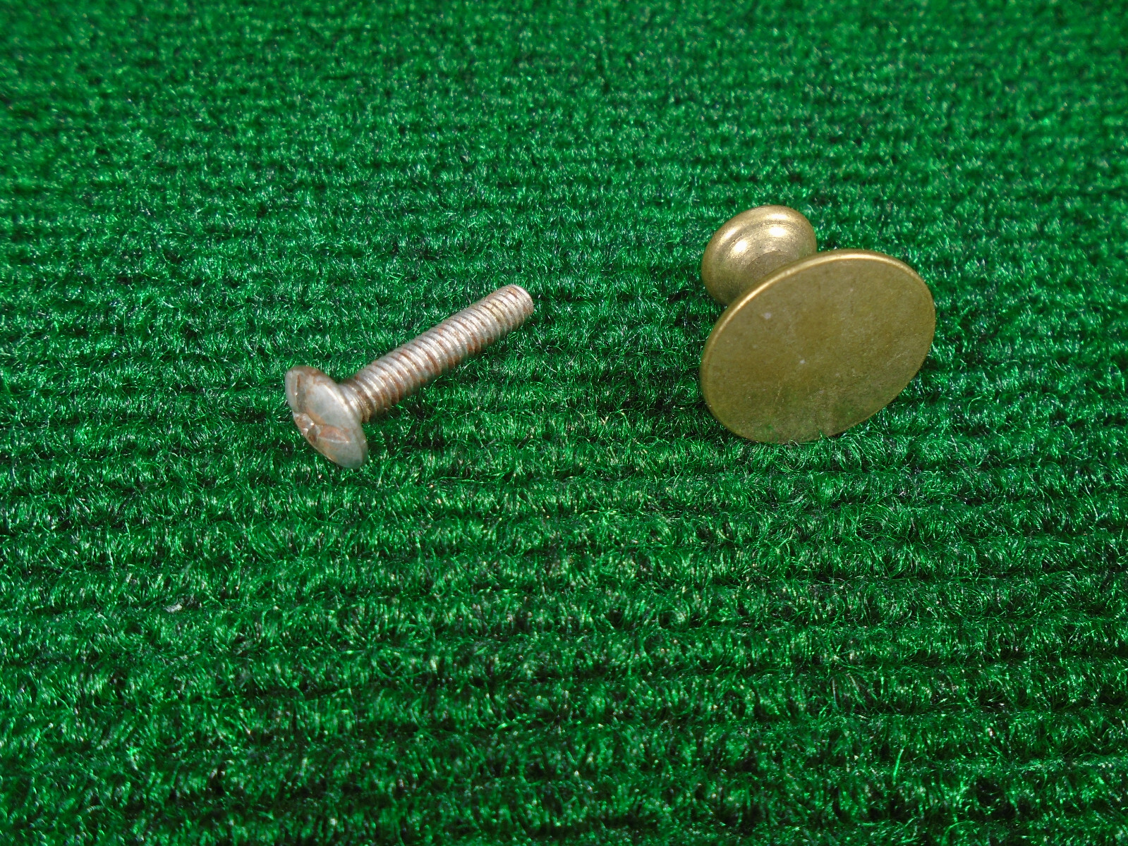SMALL BRASS 3/4" KNOBS: PERFECT FOR BARRISTER CASE, PIANO KEYBOARDS, ETC (42020)