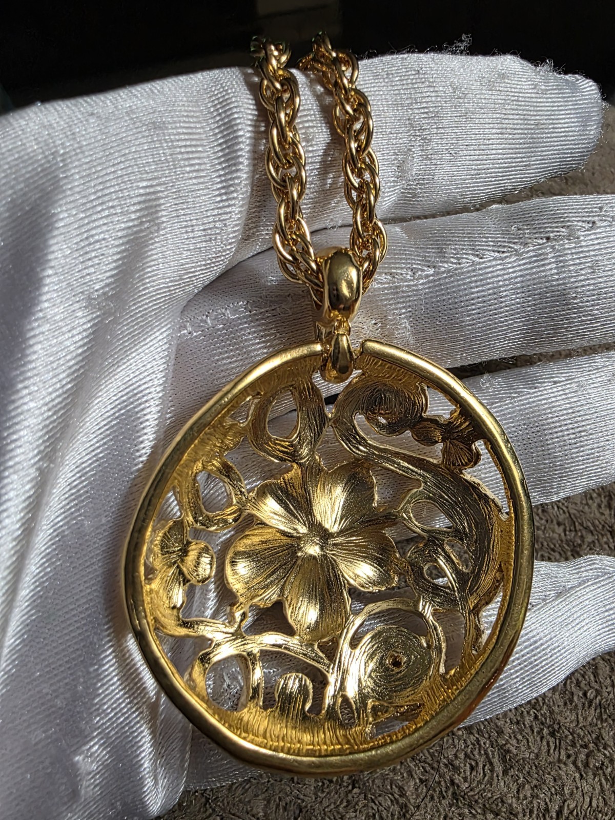 Vintage Trifari Goldtone Floral Pendant Necklace Signed