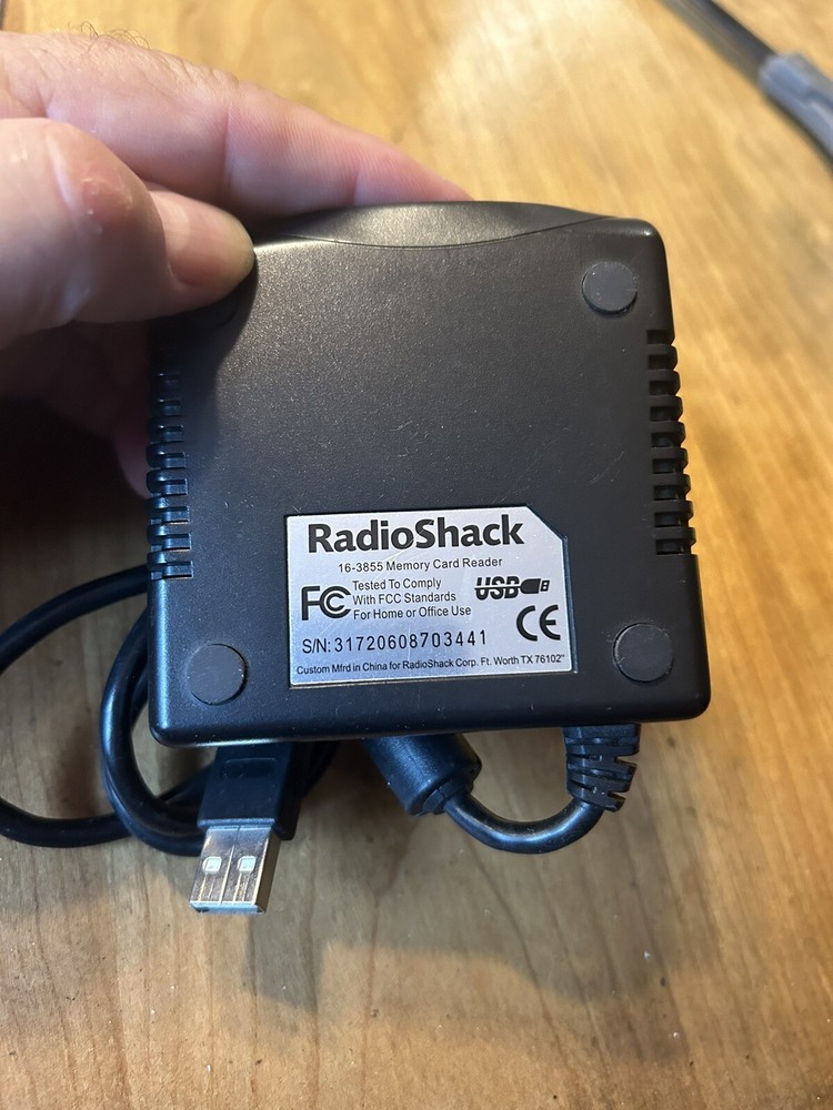 RADIO SHACK DAZZLE MEMORY CARD READER 16-3855