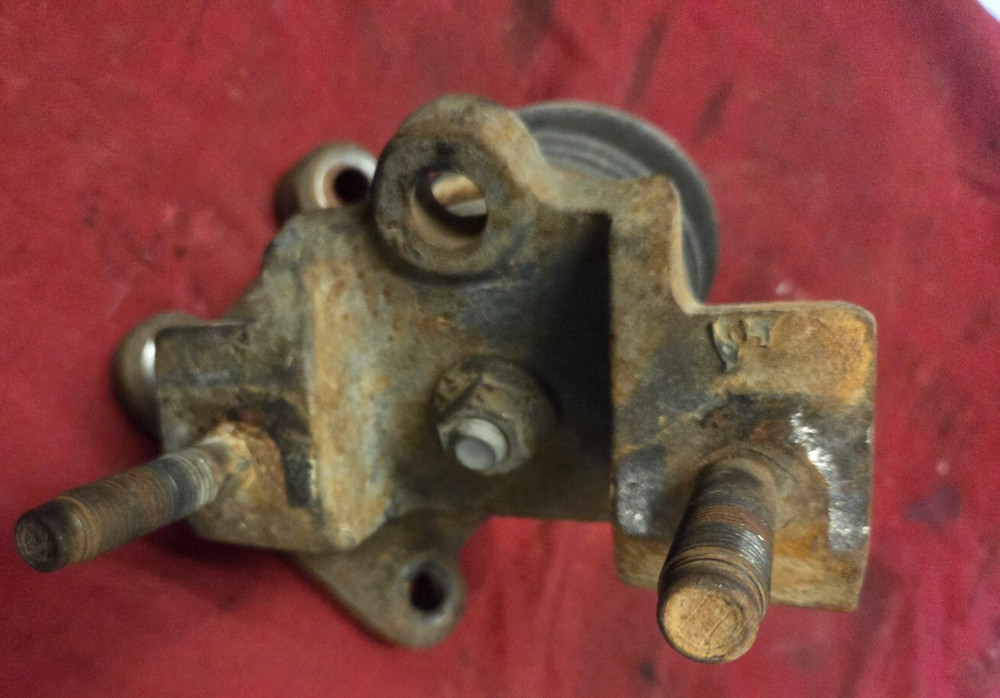 International Maxxforce 13 Engine Front Mount with Bushing 3824527C1, 3824525C1
