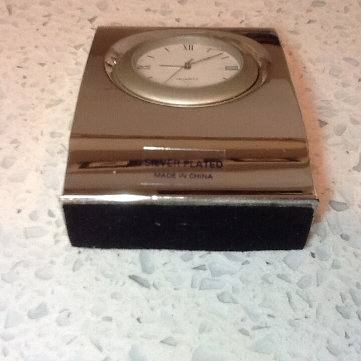 Bloomingdales Silver Plated Quartz Desk Clock - NEW