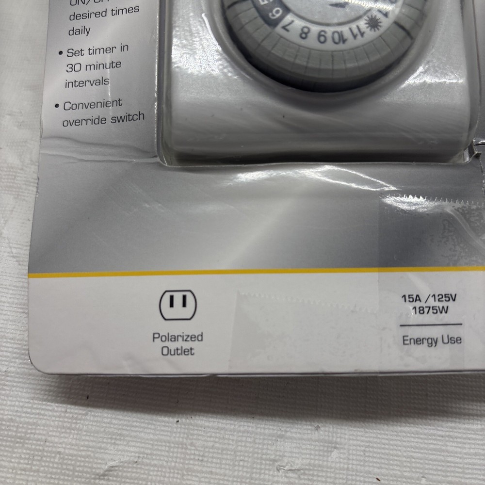 3 X Defiant 24-Hour Indoor Plug-In Basic Mechanical Timer White 544 068 B16