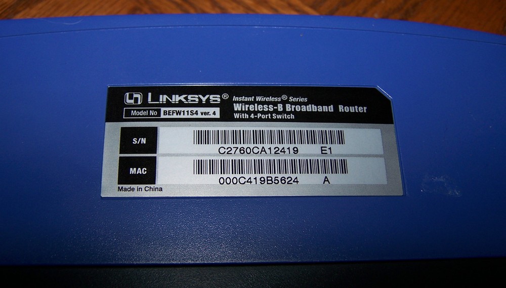 LINKSYS Fast Start WIRELESS-B NETWORK KIT - Router & Notebook Adapter - Ver.4