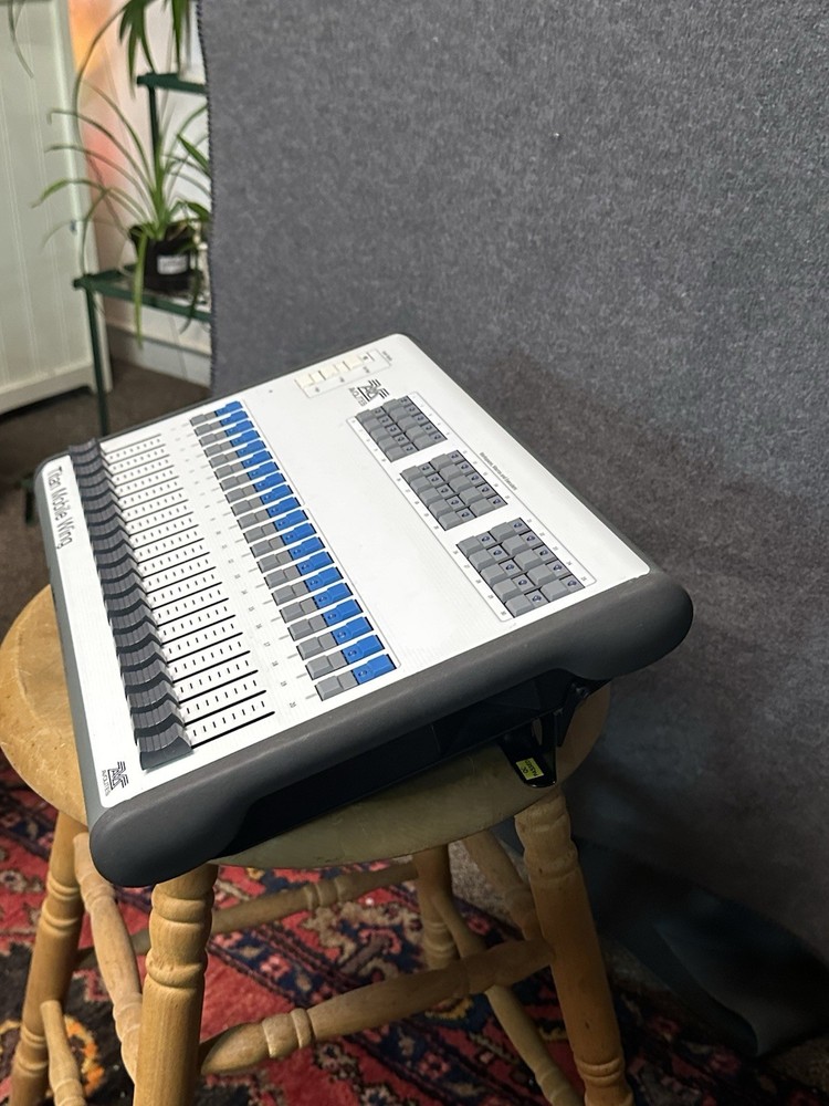 Avolites Quartz Lighting Console Controller , Titan Moble Wing, Road Case, Bag