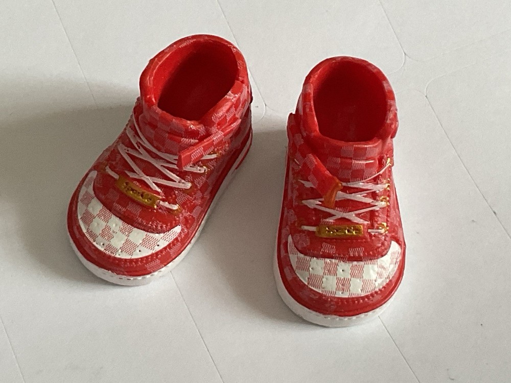 2022 Rainbow Junior High Ruby Anderson Sneakers