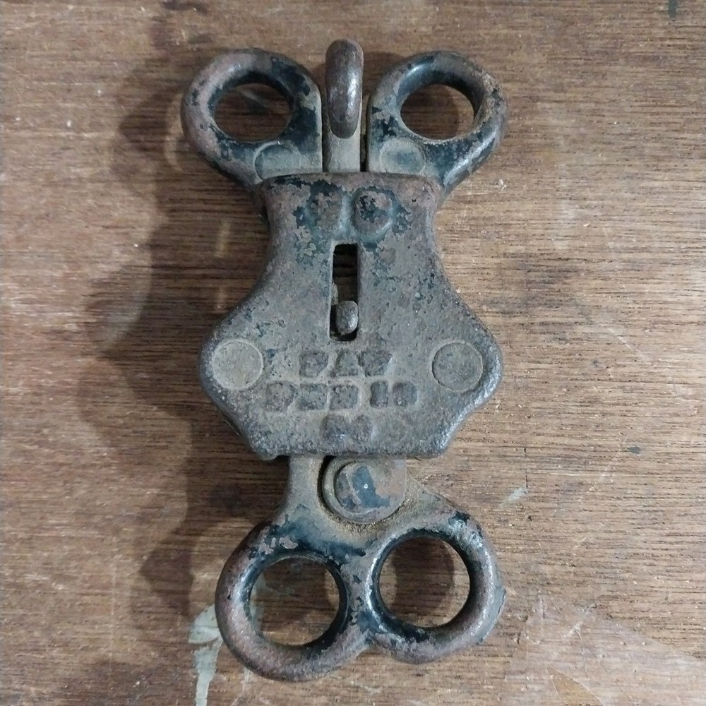 Antique Primitive Cast Iron Spring Gate Door Latch Patinad