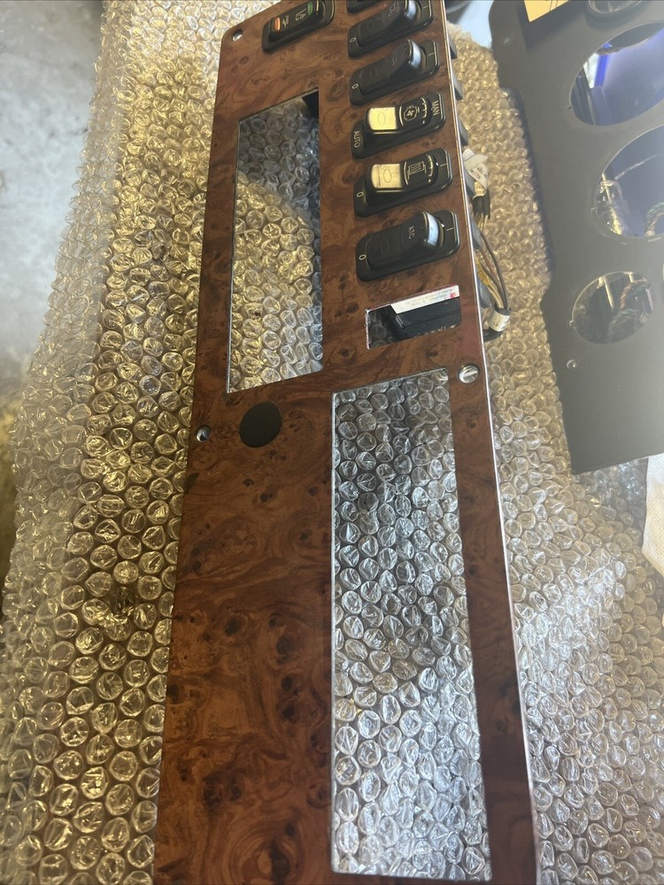 Peterbilt 587 Switch Panel | P/N S64-605