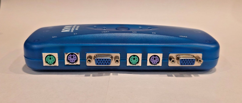 KVM 4 Port Switch mT470S with Power Supply