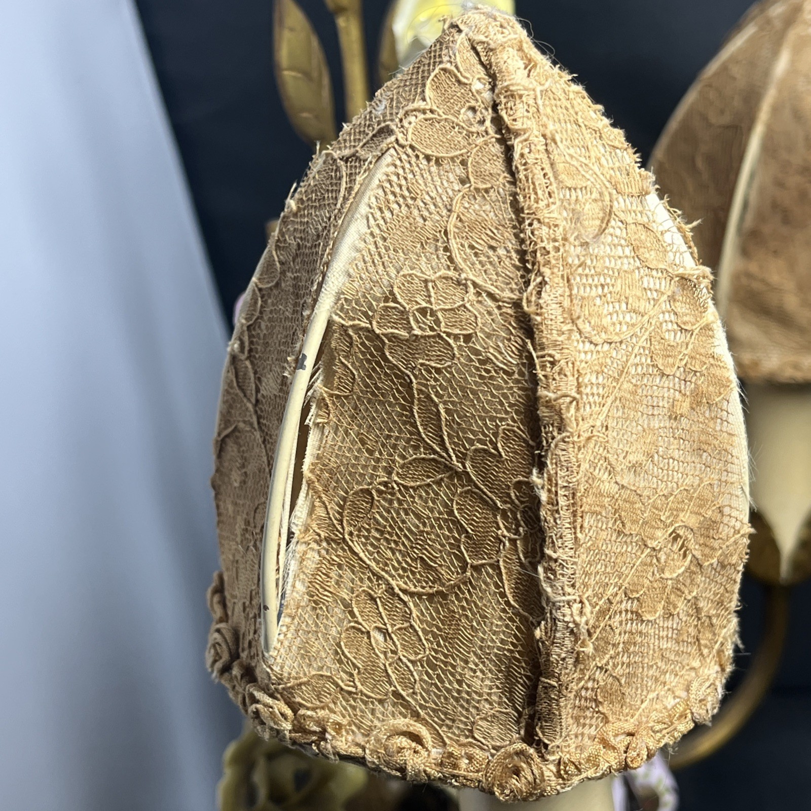 Antique Boudoir Porcelain Figurine/flower Lamp