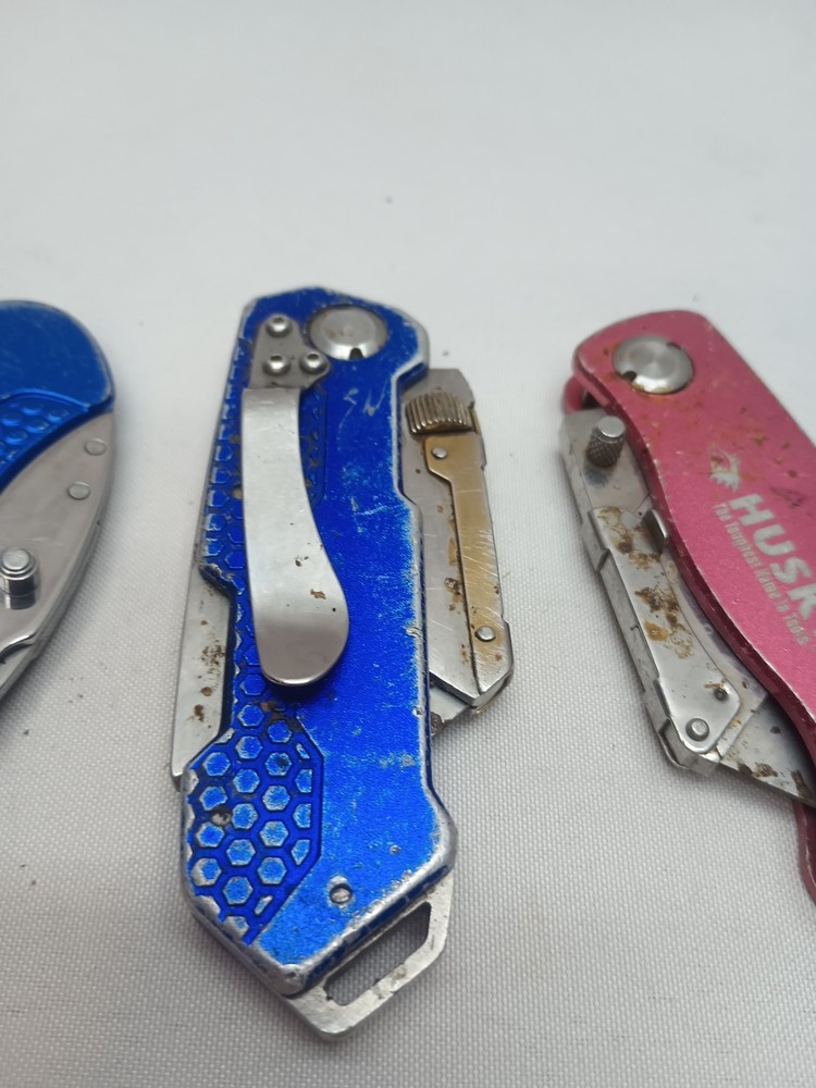 6 FOLDING UTILITY KNIVES ASSORTED GOOD SHAPE ALL WORK