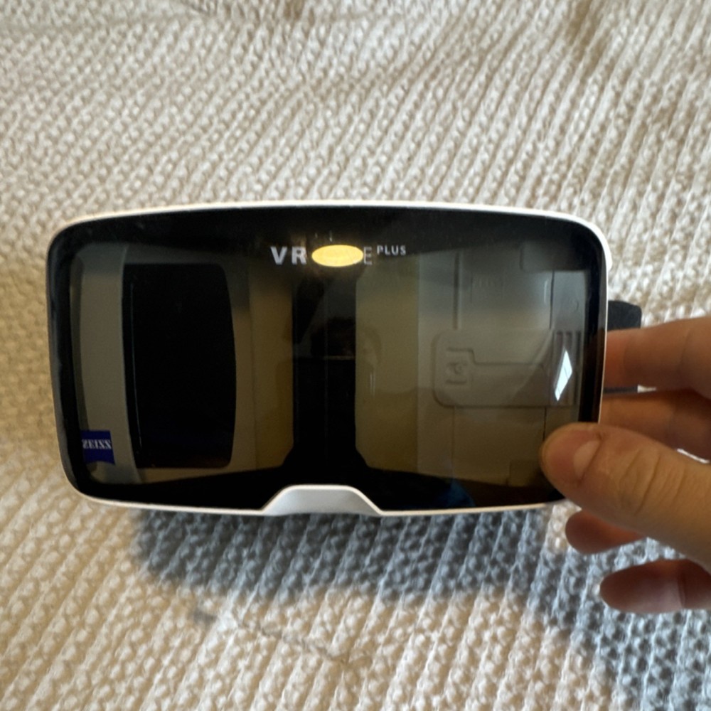 ZEISS VR One Plus Smartphone VR Headset Black White Plastic Foam