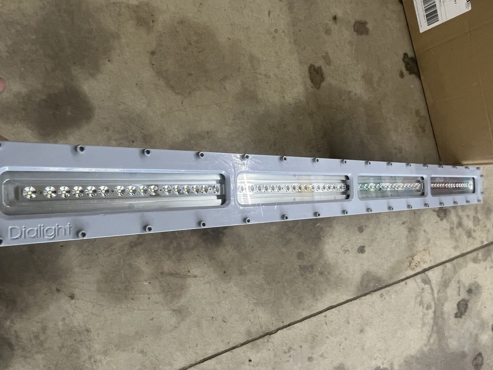 Dialight 3C4M3GEX 4 Foot Explosion Proof Light Fixture C1 D1 W/Mounting Bracket
