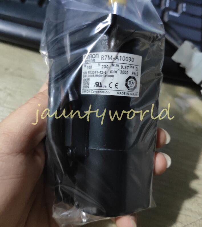 1PC New Omron Servo Motor R7M-A10030