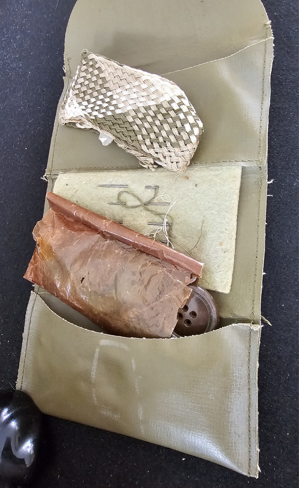 Vtg Gift Of American Red Cross WW2 "Housewife" Sewing Kit Vinyl Tri-fold Pouch