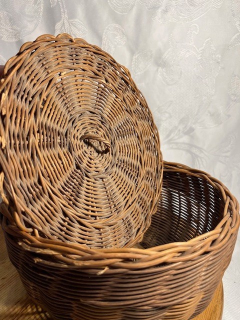 Vtg. Wicker Round 10" dia covered Sewing Basket