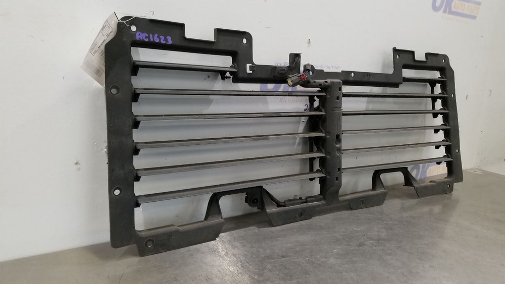 18 CHEVY SUBURBAN 1500 AIR SHUTTER