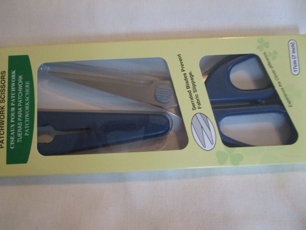 Medium Patchwork Scissors, Clover Serrated Edge 2 1/2 inch Blades with Sheath