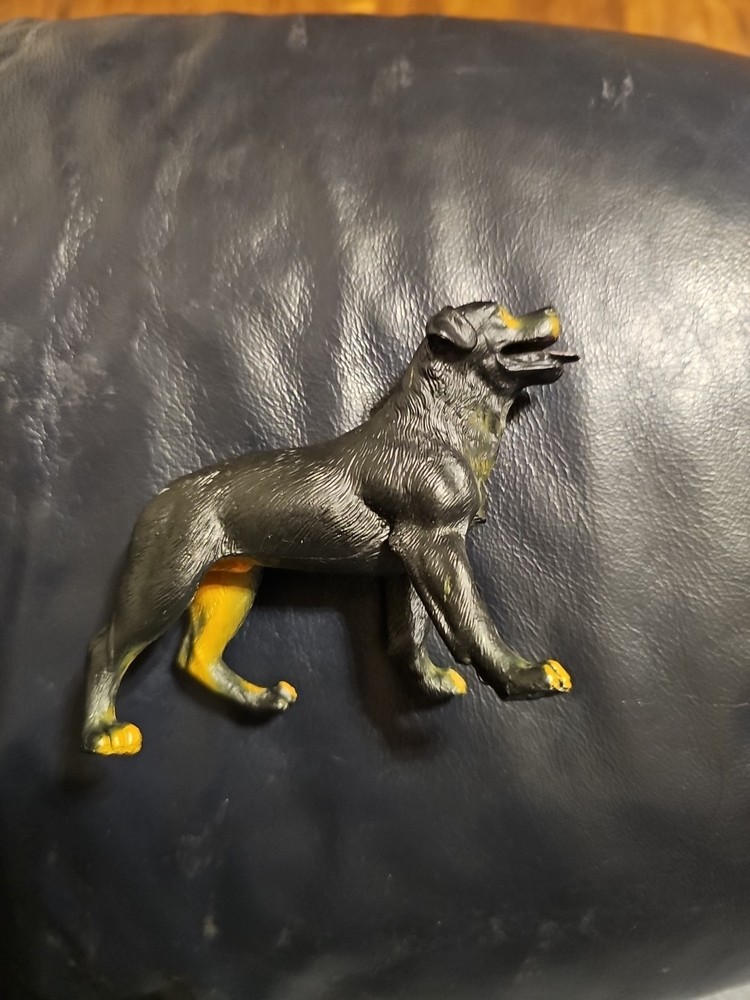 GERMAN SHEPARD 3” FIGURE UNBRANDED