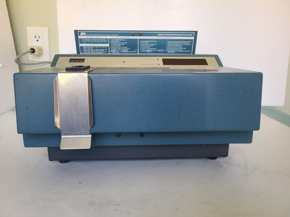 Gilford Micro-Sample Spectrophotometer 300-N, Powers Up, Untested