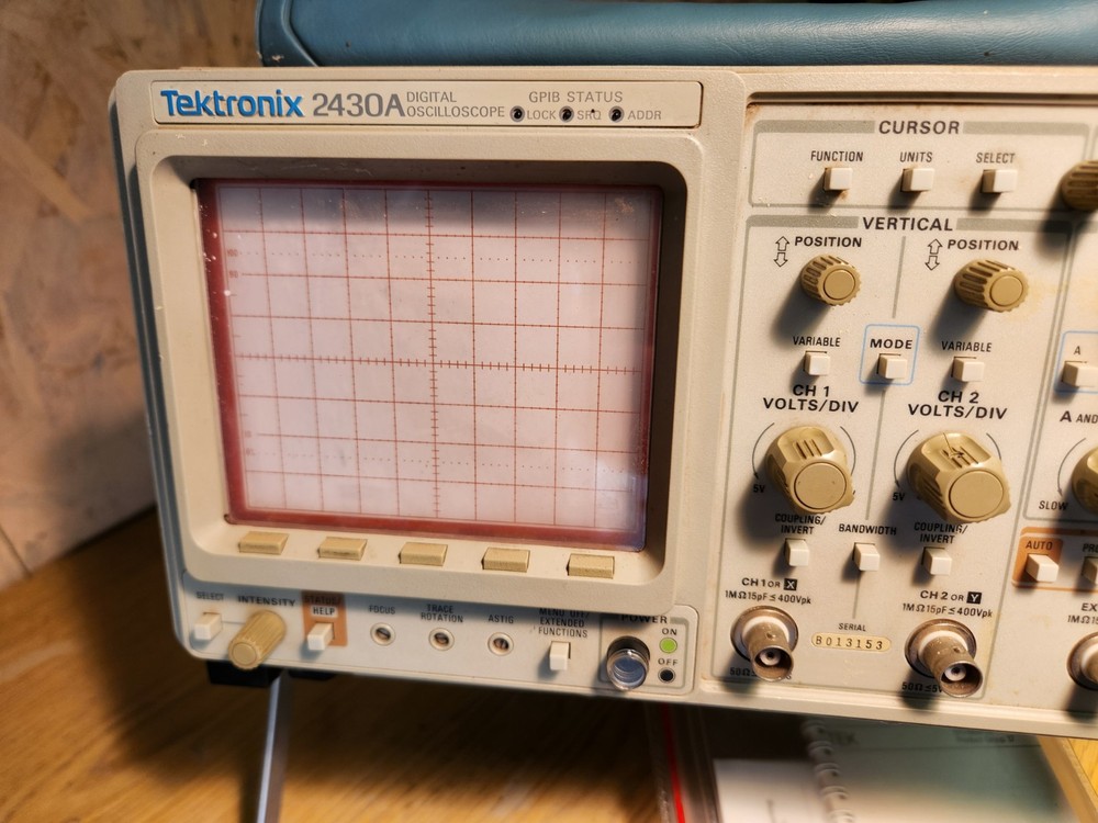 TEKTRONIX 2430A DIGITAL OSCILLOSCOPE WITH GUIDE / PROBES - Powers On Untested