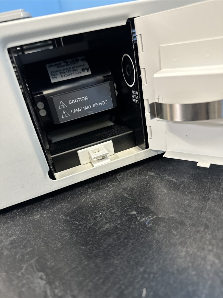 Stryker Endoscopy x6000 Light Source 220-185-000