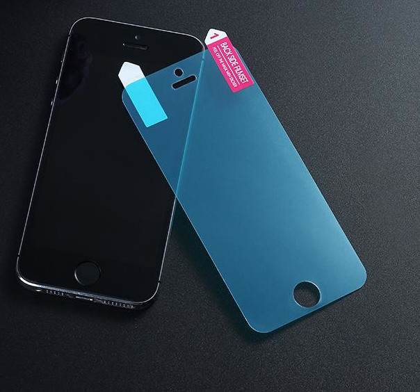 2 xNew iPhone 7 4.7 screen protectors, hard covers, soft explosion proof