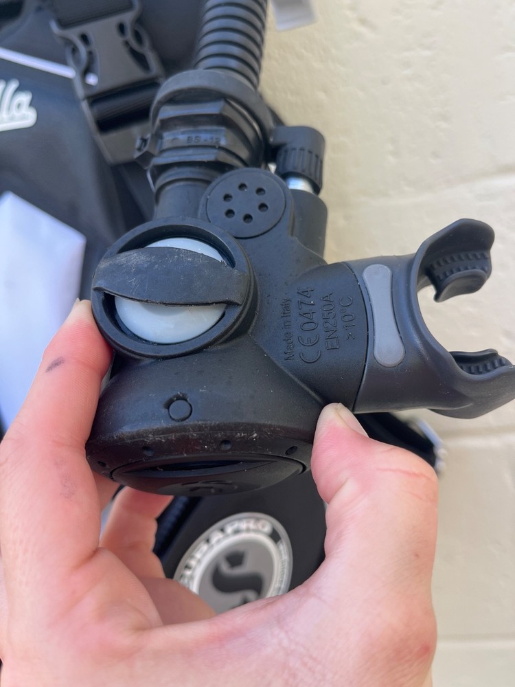 Scubapro Bella BCD Buoyancy Control Device with AIR2 Size Small - USED