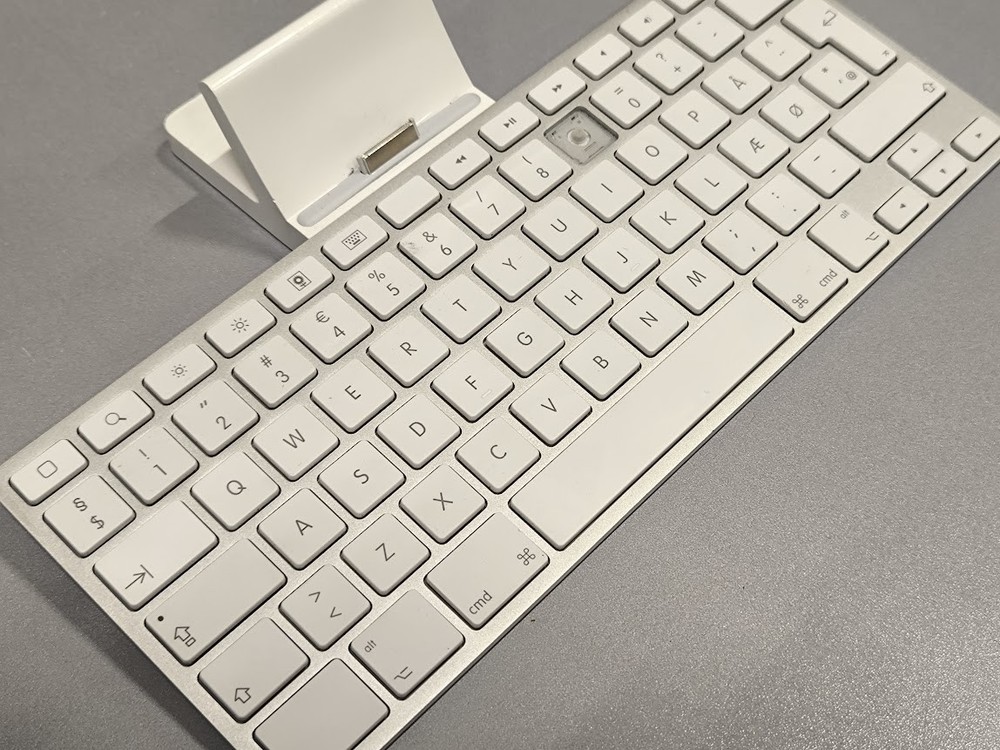 Apple A1359 Wireless Keyboard - Not Tested