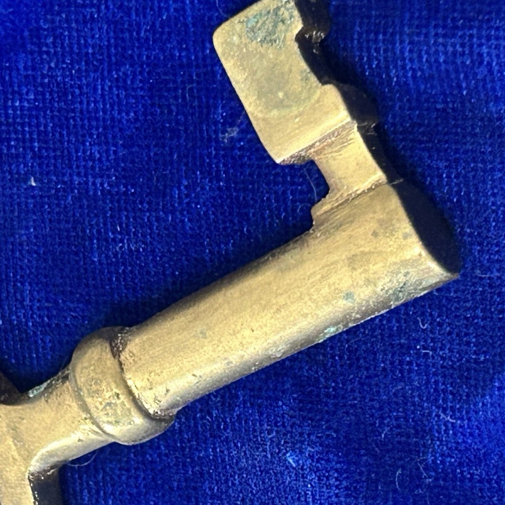 Antique Brass Skeleton Solid Barrel Key Collectible Decor/323j