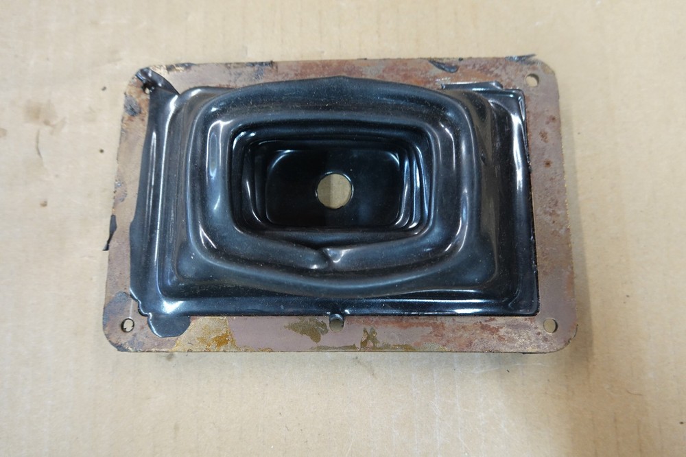 NEW MOPAR PERFORMANCE 1967 TO 1976 A BODY SHIFT BOOT.