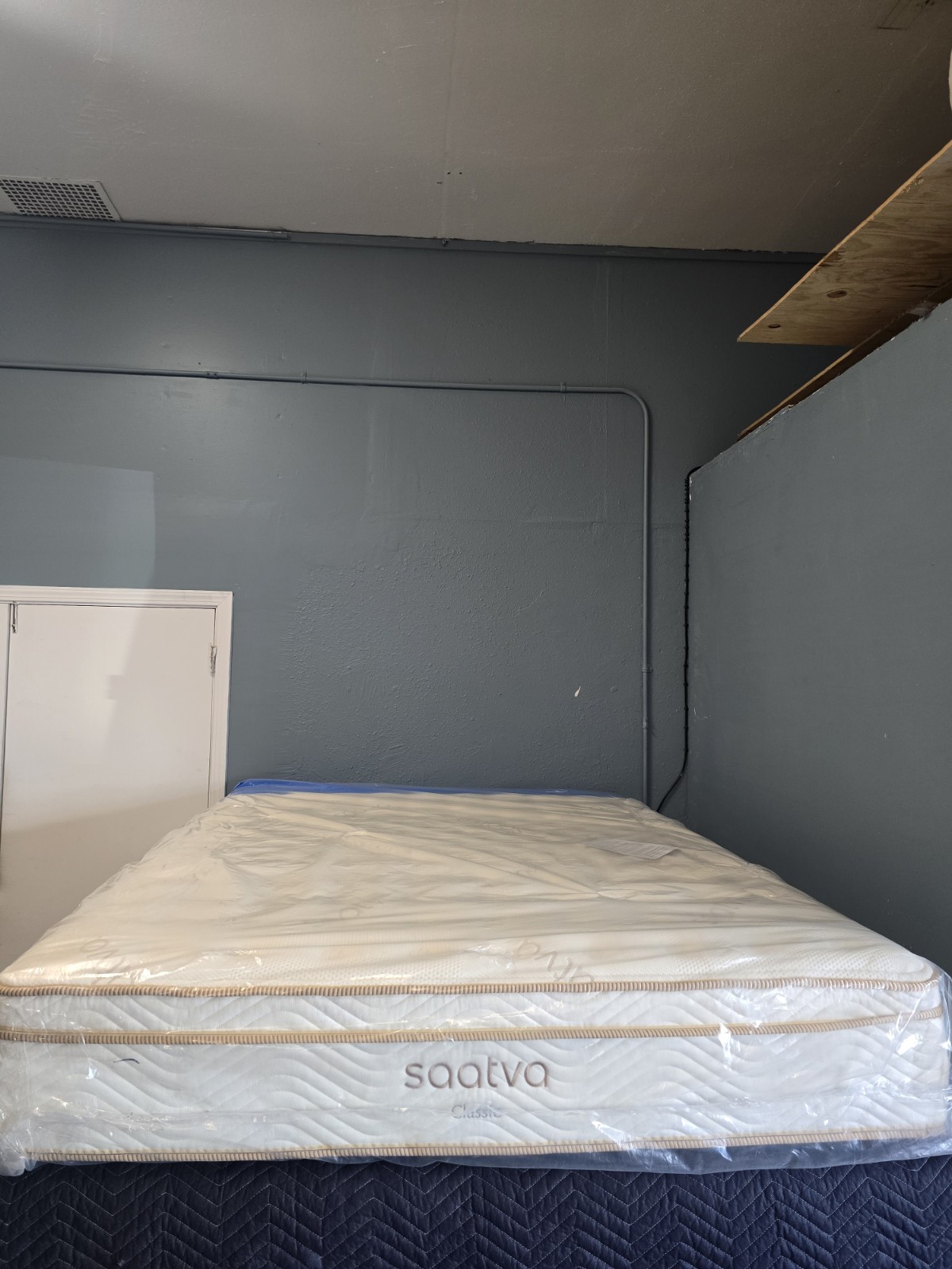 Saatva Classic 11.5 LUXURY FIRM Queen Size Mattress