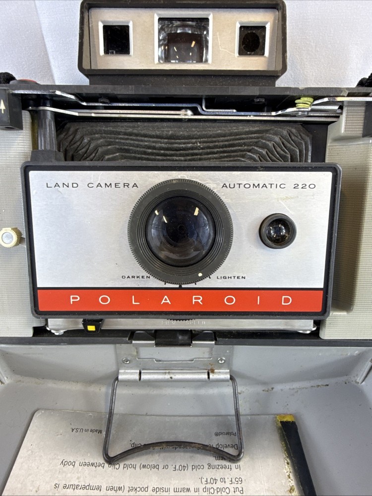 Vintage Polaroid Automatic 220 Land Camera with Case Manual Flash Untested