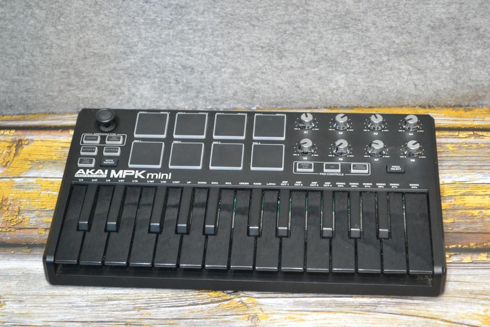 Akai Professional MPK Mini 25-Key USB MIDI Keyboard Controller Black Pads Knobs