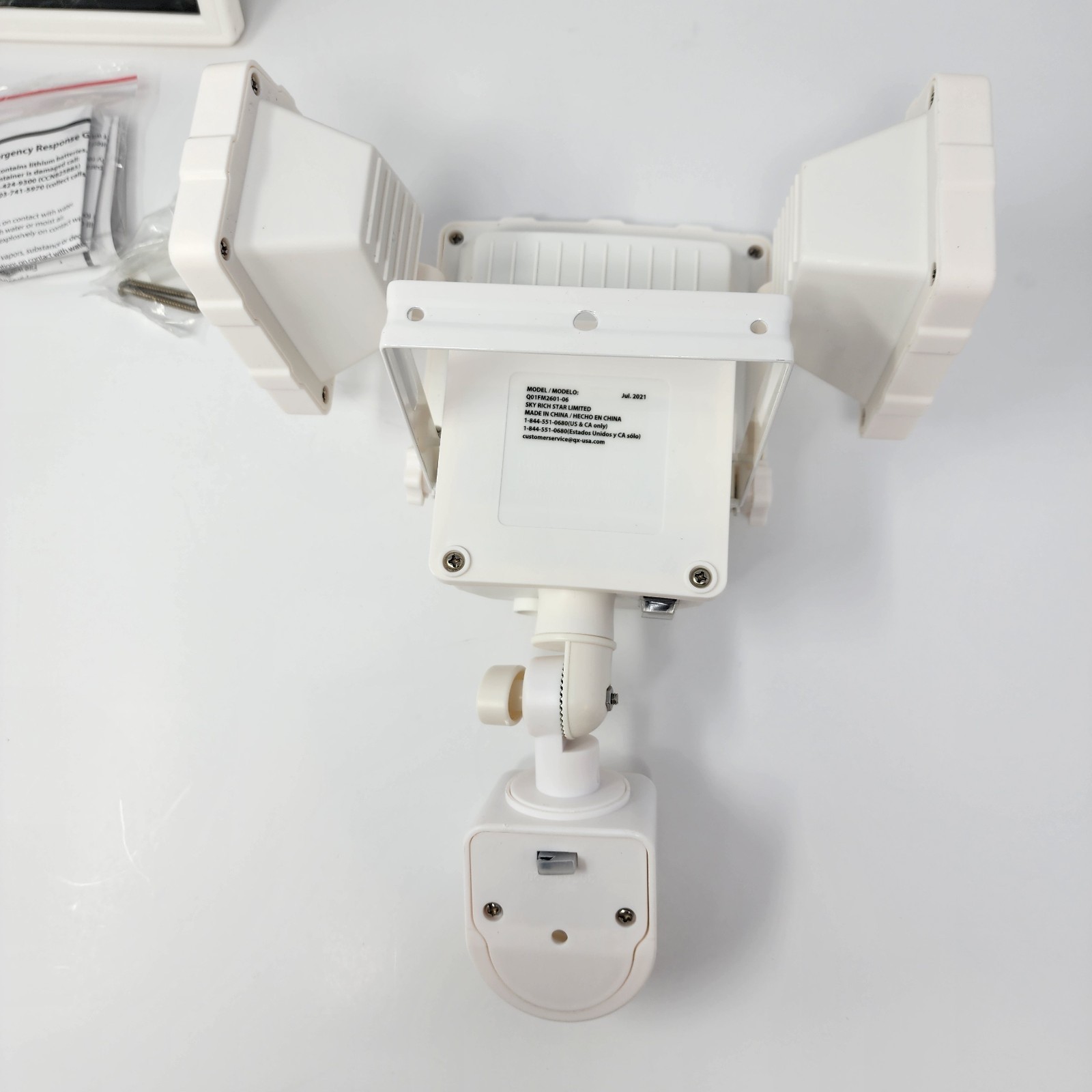 Westinghouse 2000 Lm Triple-Head Solar LED Motion Activated Security Light White