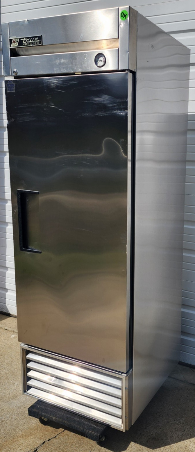 TRUE T-23F SINGLE DOOR REACH-IN FREEZER